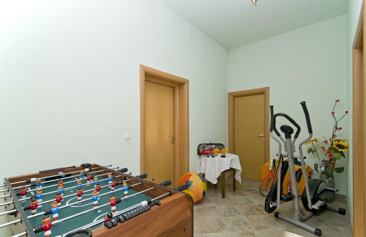 Apartment Mihanovic Zrnovnica Exterior photo